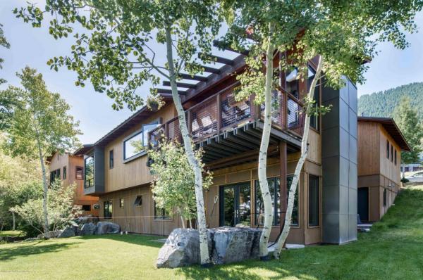 the jackson hole wy realtor to call for a luxury family home with mountain views