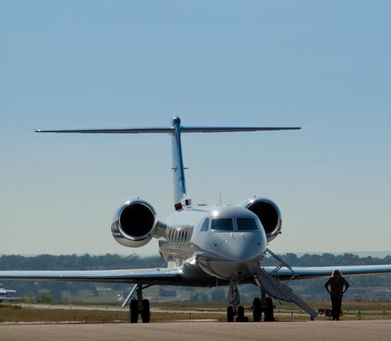 get the best private jet charter booking info for 6 to 8 passenger seats